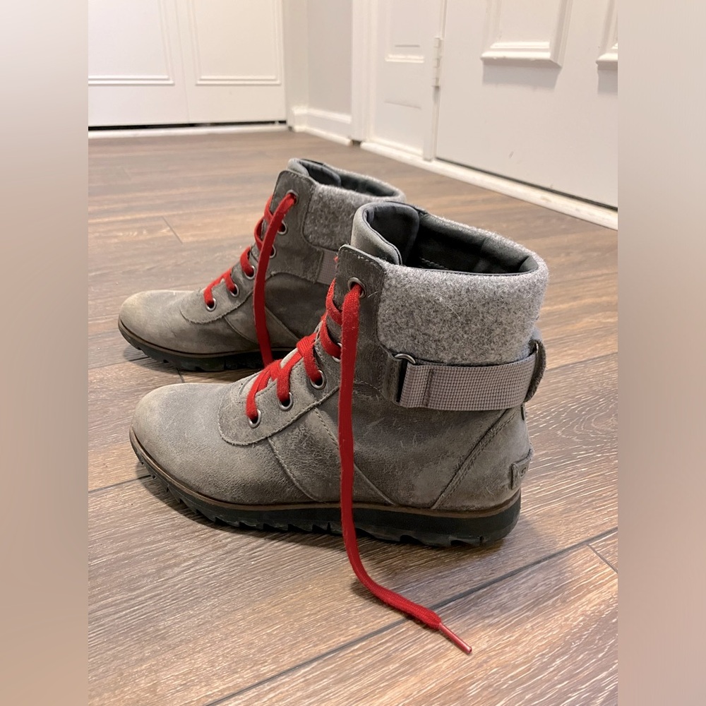 Sorrel Harlow Conquest hiking boots size 9.